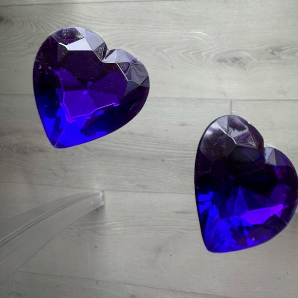 VINTAGE PURPLE HEART CLIP ON EARRINGS - Picture 5 of 7